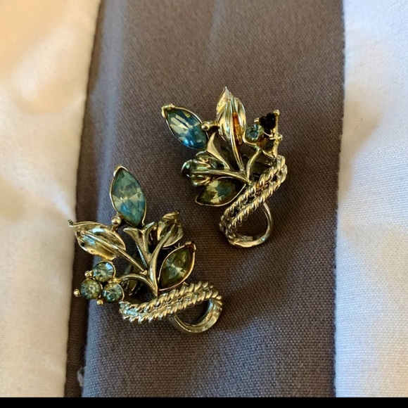 Vintage Coro Earrings - Picture 3 of 4